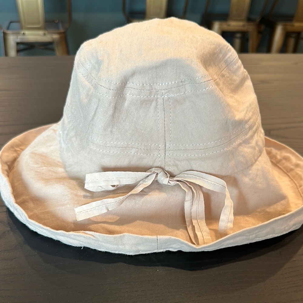 Nine West Cream Bucket Hat with Bow